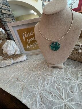 Foxy Turquoise and Gold Floral Reversible Wire Pendant Necklace